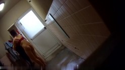 民宿洗澡间暗藏摄像头偷拍同团的妹子洗澡,大红的胸罩难道是来度蜜月 截图8