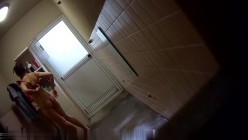 民宿洗澡间暗藏摄像头偷拍同团的妹子洗澡,大红的胸罩难道是来度蜜月 截图9