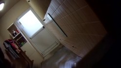 民宿洗澡间暗藏摄像头偷拍同团的妹子洗澡,大红的胸罩难道是来度蜜月 截图10
