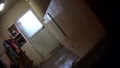 民宿洗澡间暗藏摄像头偷拍同团的妹子洗澡,大红的胸罩难道是来度蜜月 截图16