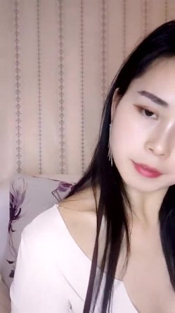 G奶御姐【喜宝】，知性美御姐，眼镜戴上立刻有味儿了，黑丝性爱，骚气已经溢出了屏幕，真屌！ 截图1