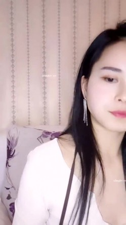 G奶御姐【喜宝】，知性美御姐，眼镜戴上立刻有味儿了，黑丝性爱，骚气已经溢出了屏幕，真屌！ 截图2