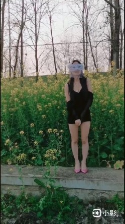 万人求购，推特反差婊，顶级绿帽骚妻【嫂子爱露出】一女战多男，群P大乱交，捆绑调教野战 截图2