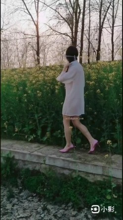万人求购，推特反差婊，顶级绿帽骚妻【嫂子爱露出】一女战多男，群P大乱交，捆绑调教野战 截图9