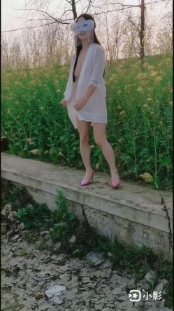 万人求购，推特反差婊，顶级绿帽骚妻【嫂子爱露出】一女战多男，群P大乱交，捆绑调教野战 截图11