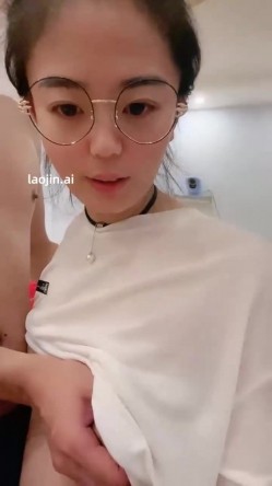真实良家人妻，【欲求不满小少妇】，两口子家中做爱，正是最饥渴最旺盛的时候，小少妇很漂亮，无套内射干爽 截图9