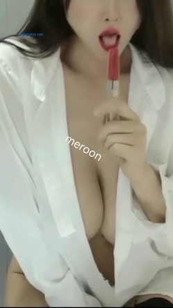 高颜值九头身，巨乳露脸女神【Meroon舞6柒】重金定制，露奶激情热舞，一对车大灯抖的飞起 截图4