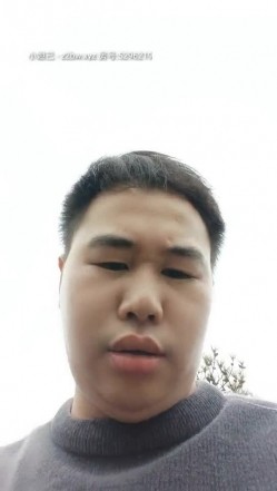 小胖哥偸情漂亮苗条小姨子户外山上野战扶着树后入搞的正在性头上被路人打断吓尿了赶紧换个地方继续搞 截图11