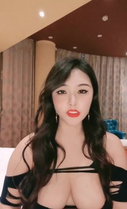 ️精品推荐 ️爆乳翘臀半糖主播『国产卡戴珊 』骑乘假体倒模与闺蜜JB相互插逼舔奶叠罗汉自慰 截图6
