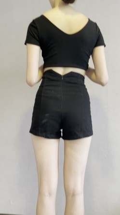 《重磅 模特私拍 泄密》学院派系列 极品长腿清纯大学生美眉私拍~换衣服时被偸拍~摄影师加钱对着美腿撸一发 截图13