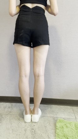 《重磅 模特私拍 泄密》学院派系列 极品长腿清纯大学生美眉私拍~换衣服时被偸拍~摄影师加钱对着美腿撸一发 截图16