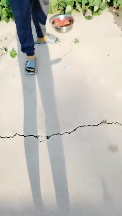 熟透了的老葱【喜欢黑人】农村骚妇巨奶肥臀~大院道具裸奔~树林啪啪 截图7
