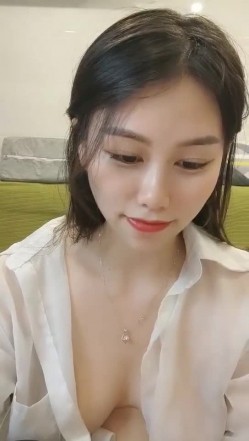 极品高颜冷艳御姐，反差小妈感女主播「金刚护撸娃」「小奶猫」激情淫语撩骚，和姐妹下海大秀，互舔互口假鸡巴互插 截图6