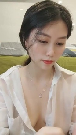 极品高颜冷艳御姐，反差小妈感女主播「金刚护撸娃」「小奶猫」激情淫语撩骚，和姐妹下海大秀，互舔互口假鸡巴互插 截图7