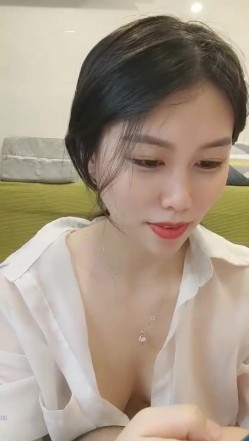 极品高颜冷艳御姐，反差小妈感女主播「金刚护撸娃」「小奶猫」激情淫语撩骚，和姐妹下海大秀，互舔互口假鸡巴互插 截图8