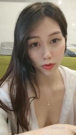 极品高颜冷艳御姐，反差小妈感女主播「金刚护撸娃」「小奶猫」激情淫语撩骚，和姐妹下海大秀，互舔互口假鸡巴互插 截图15