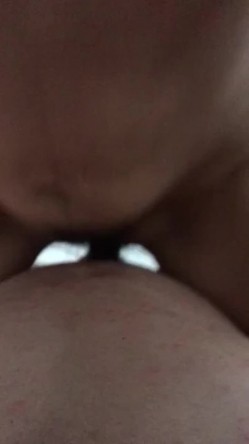 熟女阿姨 在家上位全自动 被无套输出 操逼好猛 骚逼恨不能一口把鸡吧吞了 截图6