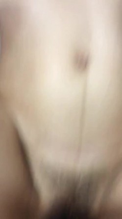 熟女阿姨 在家上位全自动 被无套输出 操逼好猛 骚逼恨不能一口把鸡吧吞了 截图11