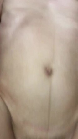 熟女阿姨 在家上位全自动 被无套输出 操逼好猛 骚逼恨不能一口把鸡吧吞了 截图12