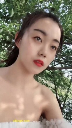 最新私人圈高颜值大二漂亮骚妹纸极限骚出天际新篇 淫乱校园 极美露出 披肩发好漂亮 高清私拍45P 高清720P版 截图12