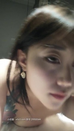 超极品真实18岁校花〖大一学妹〗酒店和男同学班长无套激情啪操 抓着肉棒往穴里塞 高清源码录制 截图14