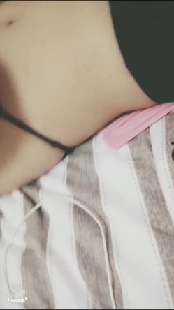 “抓我奶子，猛一点宝贝”对话超淫荡 ️顶级骚母狗大奶肥臀御姐【雪儿】群福利，户外3P紫薇各种无套内射，叫声真心受不了 截图2