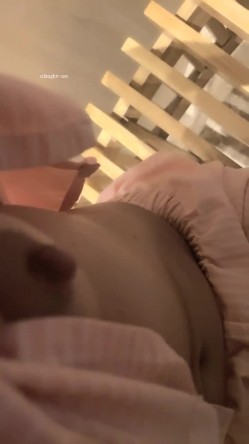 蜜蜜蜜蜜蜜桃 核弹！姐妹网吧勾搭~20小时~【大大蜜桃】无套啪啪~推油，男的边扣边日，真TM爽 截图4