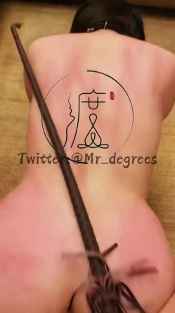 推特潮汕DOM绿帽调教大神【渡先生】私拍，各种羞辱M贱母狗，圣水口水毒龙吞精踩脸臭袜终极玩肏 截图13