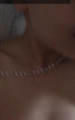 风韵十足的良家美少妇酒店偷情自拍流出 截图1