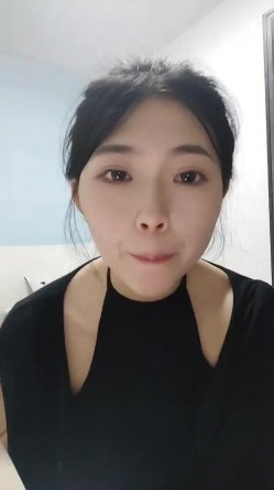 【七七爱吃饭】，第一天下海播就上了收益榜，颜值才是王道，湖南妹子，极品身材美乳美穴 截图1