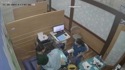 《妇产科监控破解》多位美女少妇张开大腿让医生又抠又摸检查阴道 截图1