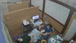 《妇产科监控破解》多位美女少妇张开大腿让医生又抠又摸检查阴道 截图2