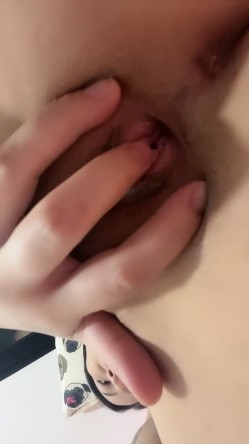 奶子上有纹身的极品小姐姐，露脸给小哥口交大鸡巴好粗一嘴叼不下表情好骚，激情上位浪叫呻吟，无套爆草射了 截图15