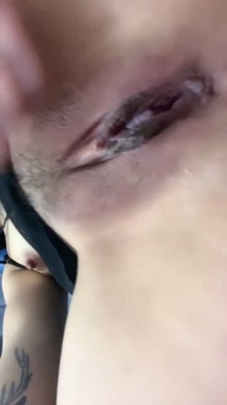 奶子上有纹身的极品小姐姐，露脸给小哥口交大鸡巴好粗一嘴叼不下表情好骚，激情上位浪叫呻吟，无套爆草射了 截图16