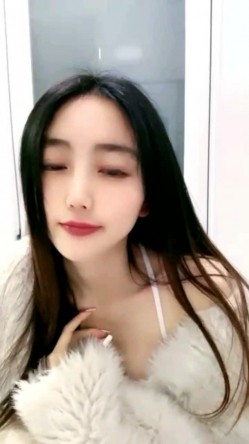 01年属龙--七仙女：你一个月三千多，退休金么哈哈，我家有人，悄悄自慰，是我侄儿，这是我房间里的独立卫生间。小心自慰，好刺激哦好怕被偷听！ 截图3