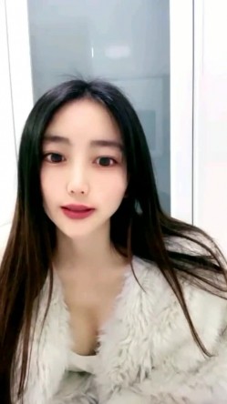 01年属龙--七仙女：你一个月三千多，退休金么哈哈，我家有人，悄悄自慰，是我侄儿，这是我房间里的独立卫生间。小心自慰，好刺激哦好怕被偷听！ 截图5