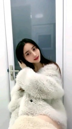 01年属龙--七仙女：你一个月三千多，退休金么哈哈，我家有人，悄悄自慰，是我侄儿，这是我房间里的独立卫生间。小心自慰，好刺激哦好怕被偷听！ 截图7