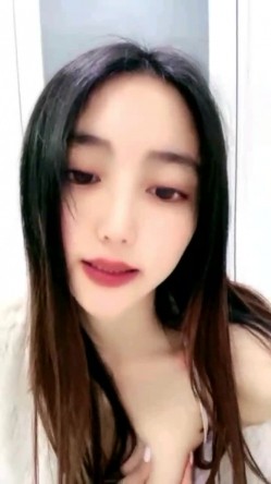 01年属龙--七仙女：你一个月三千多，退休金么哈哈，我家有人，悄悄自慰，是我侄儿，这是我房间里的独立卫生间。小心自慰，好刺激哦好怕被偷听！ 截图8