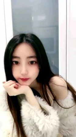 01年属龙--七仙女：你一个月三千多，退休金么哈哈，我家有人，悄悄自慰，是我侄儿，这是我房间里的独立卫生间。小心自慰，好刺激哦好怕被偷听！ 截图9