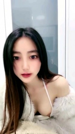 01年属龙--七仙女：你一个月三千多，退休金么哈哈，我家有人，悄悄自慰，是我侄儿，这是我房间里的独立卫生间。小心自慰，好刺激哦好怕被偷听！ 截图10