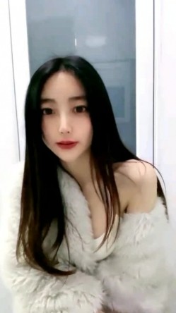 01年属龙--七仙女：你一个月三千多，退休金么哈哈，我家有人，悄悄自慰，是我侄儿，这是我房间里的独立卫生间。小心自慰，好刺激哦好怕被偷听！ 截图11
