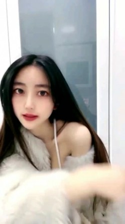 01年属龙--七仙女：你一个月三千多，退休金么哈哈，我家有人，悄悄自慰，是我侄儿，这是我房间里的独立卫生间。小心自慰，好刺激哦好怕被偷听！ 截图12