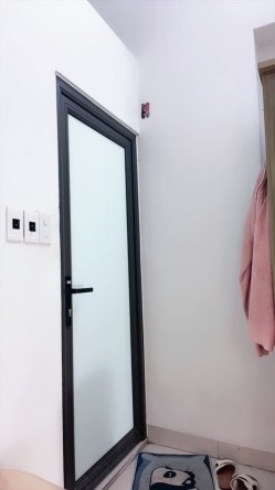 《19岁瑶瑶》极品一线天鲍鱼女主 ️情侣直播大秀做爱 截图13