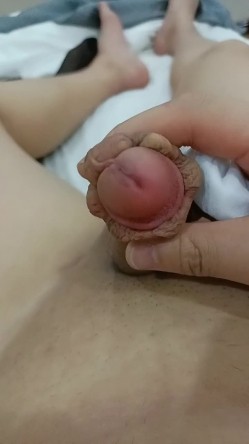 短发无毛白虎逼渣女小少妇，酒店约战钢珠大鸡巴，全程露脸口交让小哥舔逼，穿上性感的黑丝诱惑，无套爆草 截图3