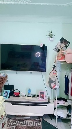 舞蹈系校花学妹【小涵宝宝】护士制服 丝袜诱惑 抖音风骚舞，道具自慰 截图1