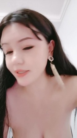 极品巨乳奶妈 ️完美露脸，模拟上位观音坐莲，道具强烈震动抽插叫骚骚 ️如此丰乳美臀爱了吗 截图10