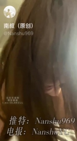 推特新晋泡良桩机，京城纹身肌肉壮汉「南叔」付费资源，淫荡反差眼镜婊研究生骚母狗，完美露脸，深喉口交，女上位骑乘，后入骚臀 截图12