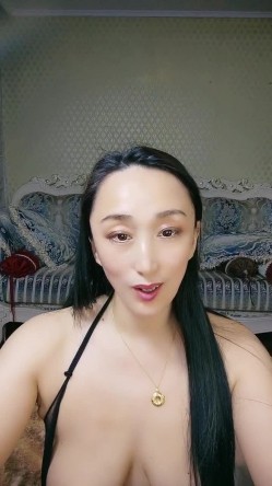 黑丝吊钟奶轻熟女少妇一颦一笑骚气横生掰穴揉搓蝴蝶逼 截图6