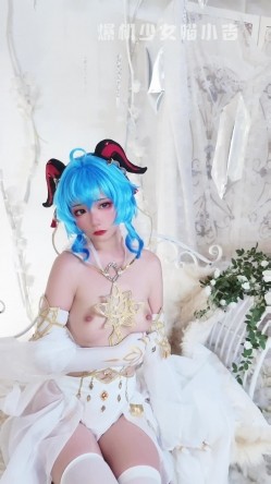 【超美高端 ️罕见露脸露点】极品Cos爆机少女【喵小吉】年终新作《双子:最强冰雪组合》原神花嫁 甘雨优菈 超清4K原档 截图4