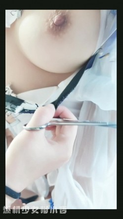 【超美高端 ️罕见露脸露点】极品Cos爆机少女【喵小吉】年终新作《双子:最强冰雪组合》原神花嫁 甘雨优菈 超清4K原档 截图6
